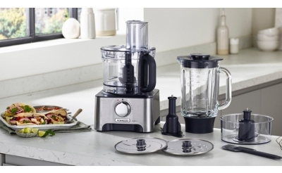 مقارنة بين أجهزة المطبخ الصغيرة: أيهما أفضل، الخلاط أم محضر الطعام؟